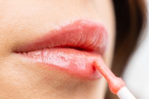 Covering a cold sore with makeup